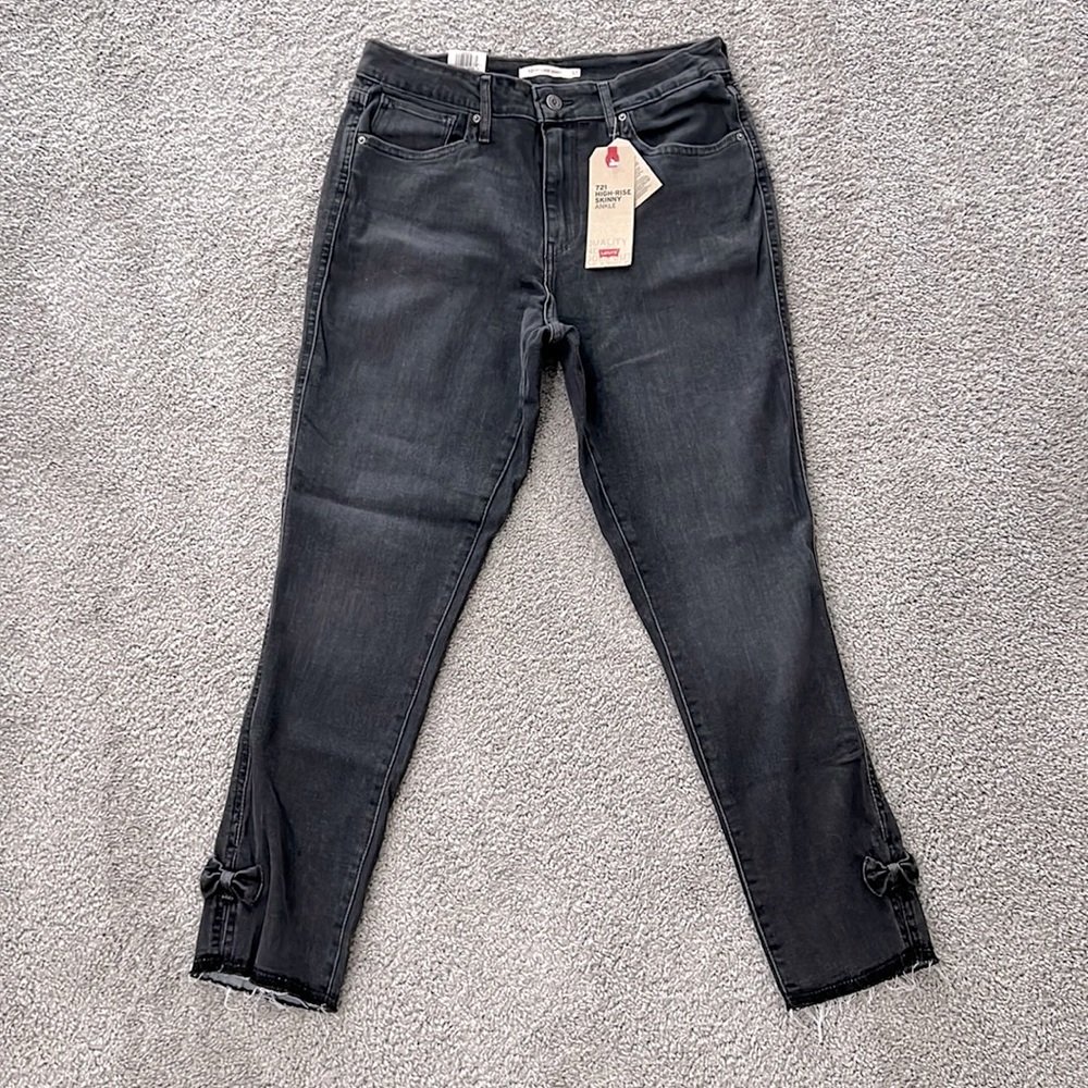 Levi’s Women’s 721 High-Rise Skinny Ankle Jeans